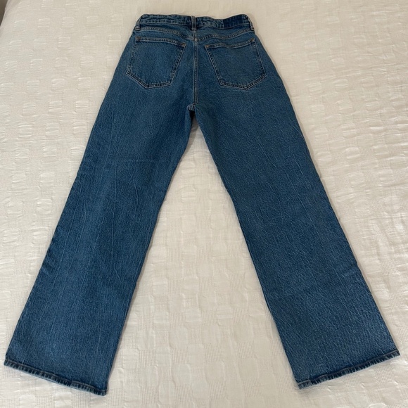 Abercrombie & Fitch - Picture 3 of 3